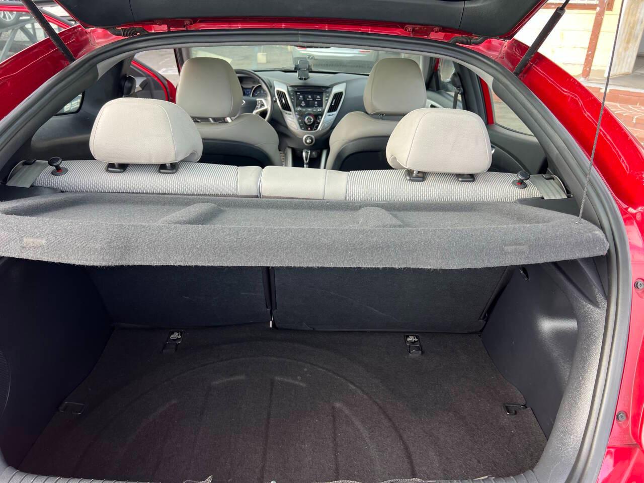Hyundai Veloster Base 2013