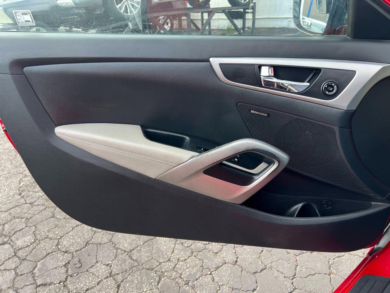 Hyundai Veloster Base 2013