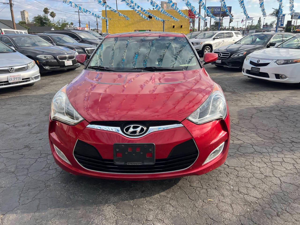Hyundai Veloster Base 2013