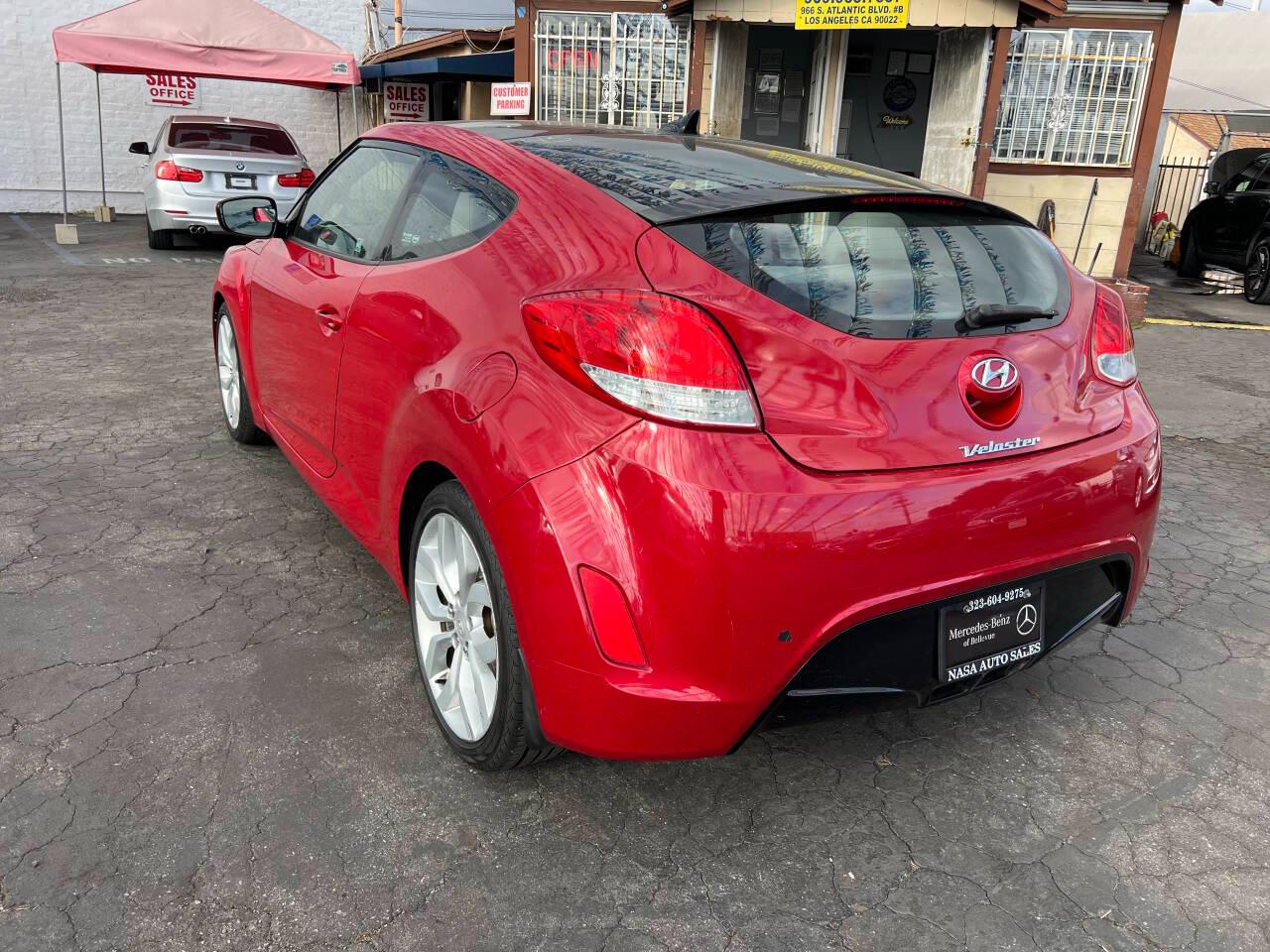 Hyundai Veloster Base 2013