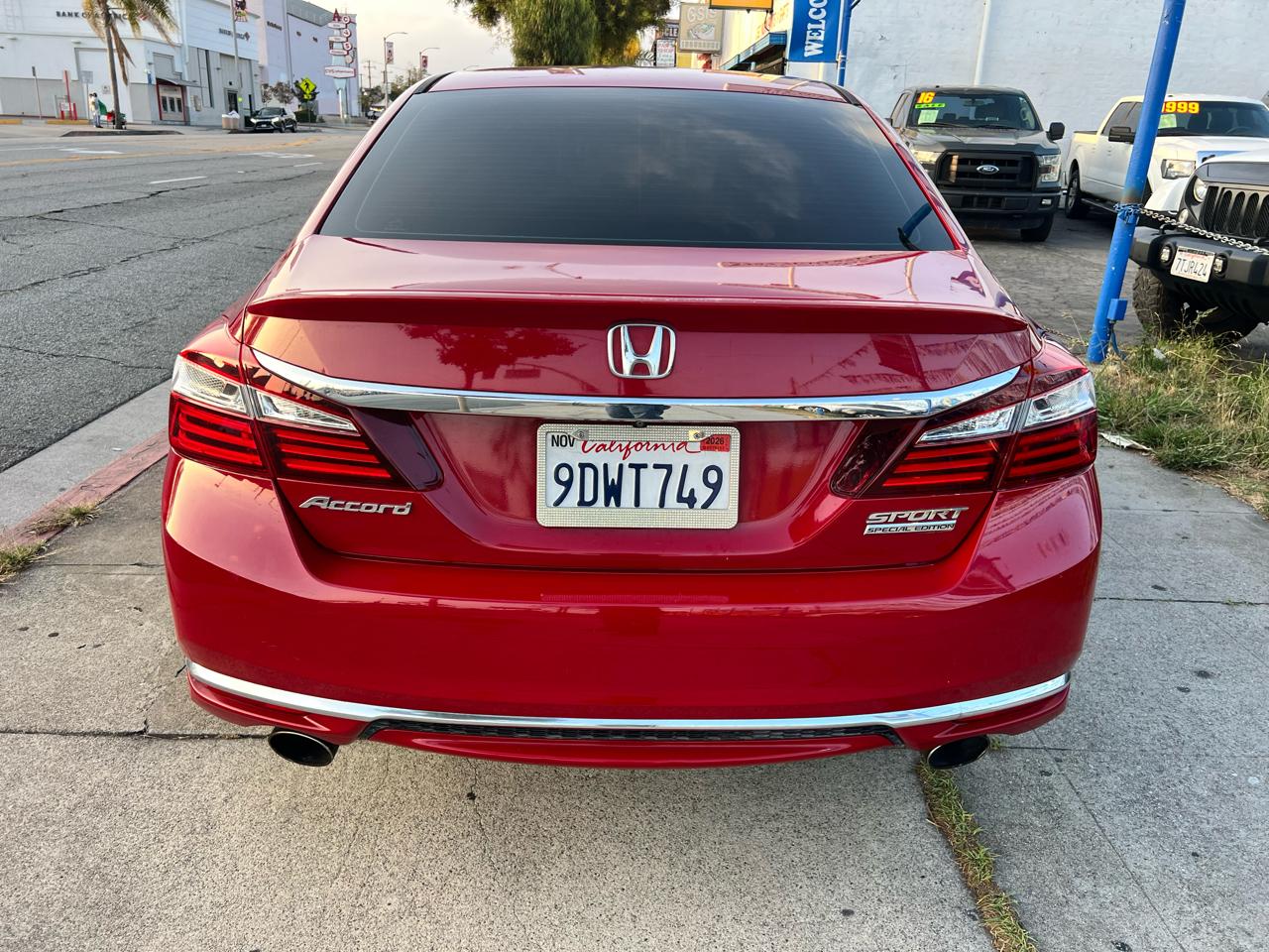 Honda Accord 4dr Sedan 5-Spd EX w/Leather 2017