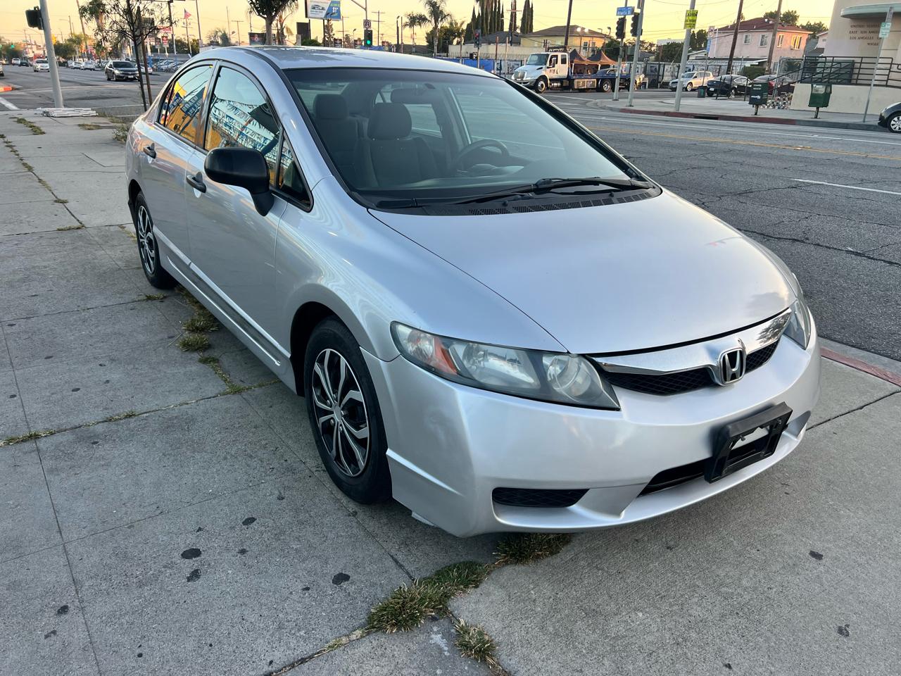 Honda Civic DX-VP Sedan 5-Speed AT 2011