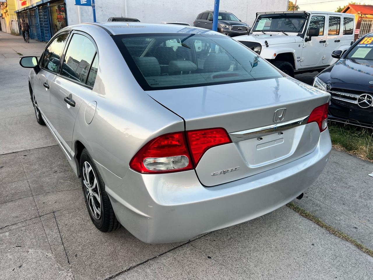 Honda Civic DX-VP Sedan 5-Speed AT 2011