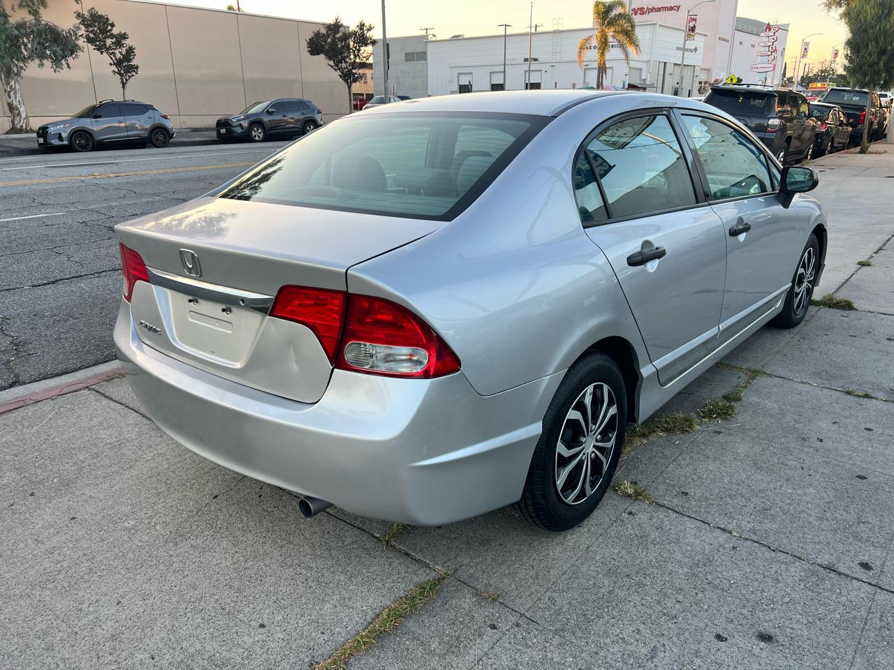 Honda Civic DX-VP Sedan 5-Speed AT 2011