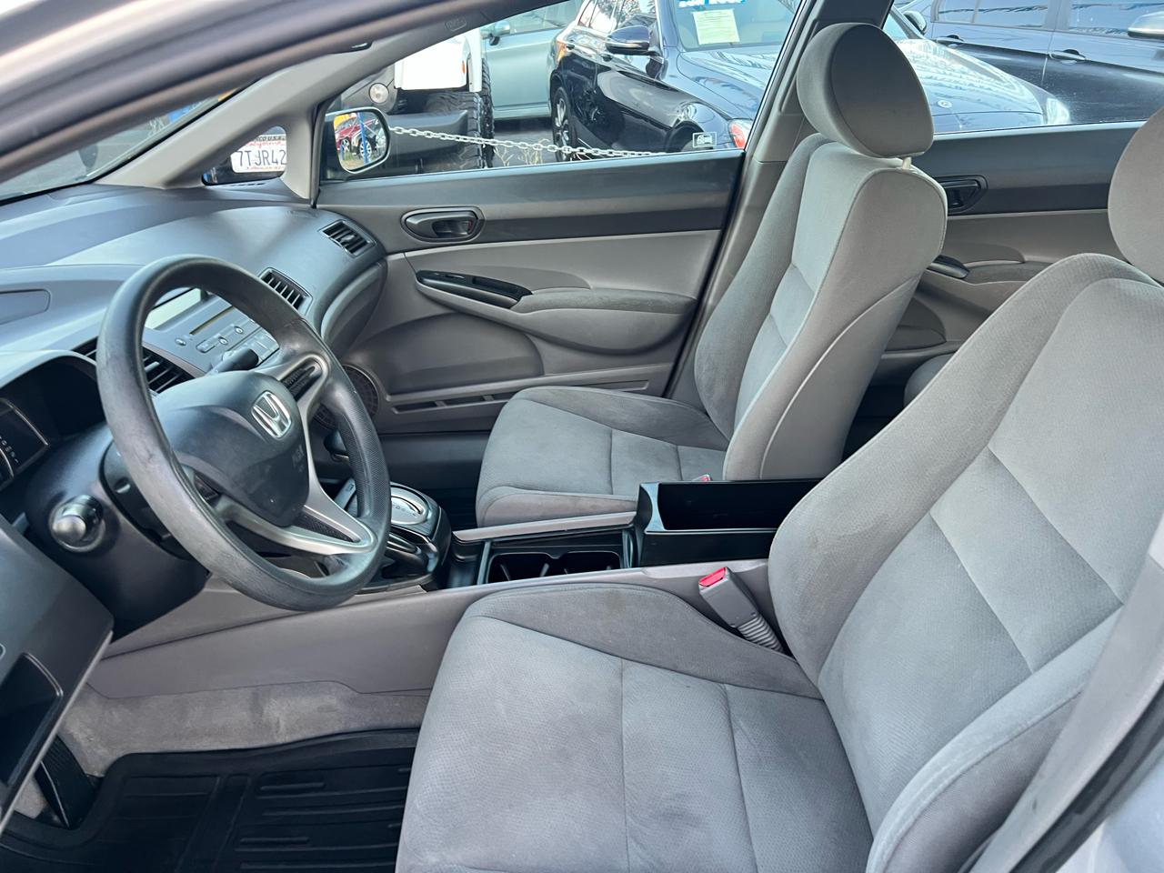 Honda Civic DX-VP Sedan 5-Speed AT 2011
