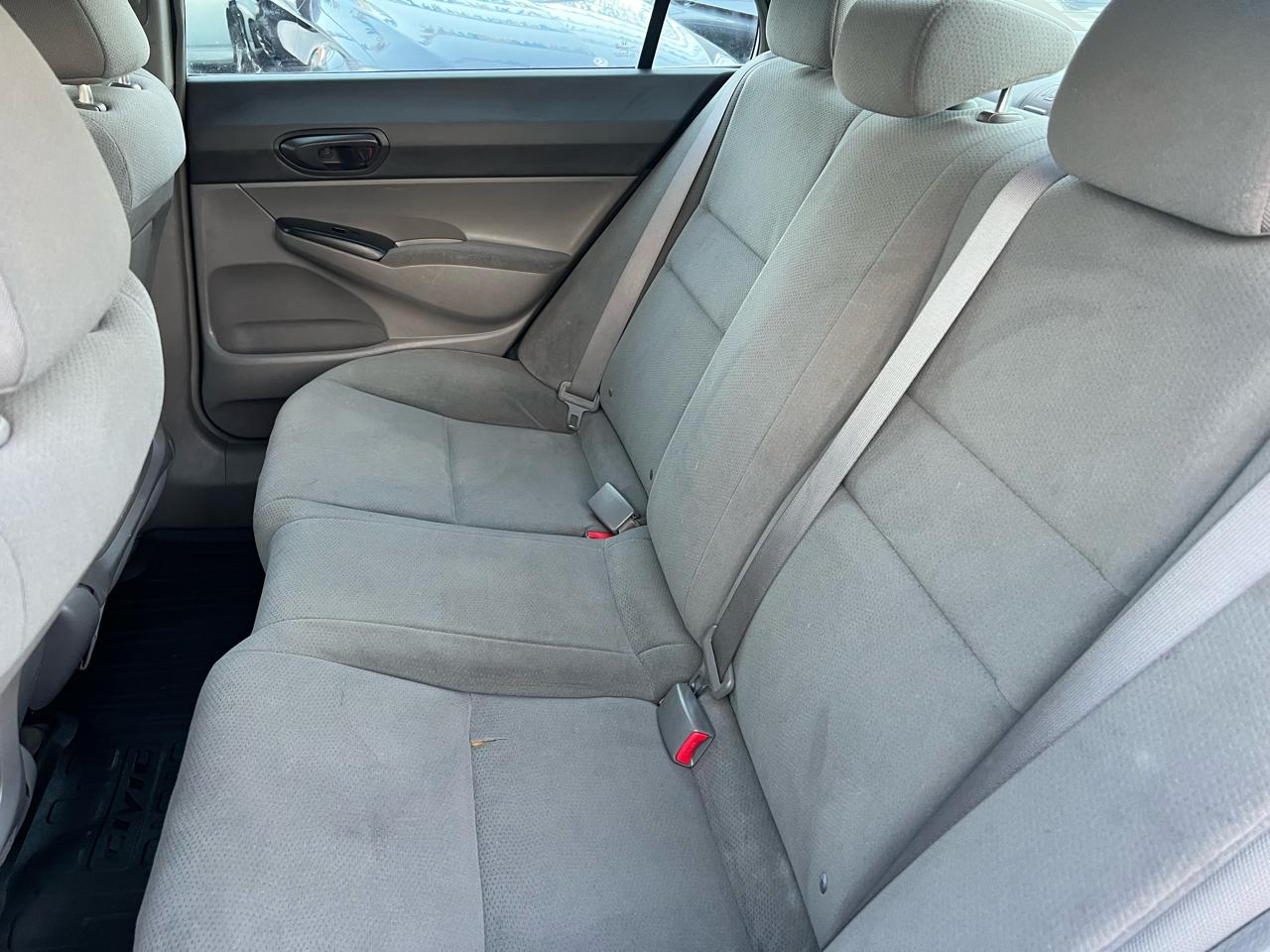 Honda Civic DX-VP Sedan 5-Speed AT 2011
