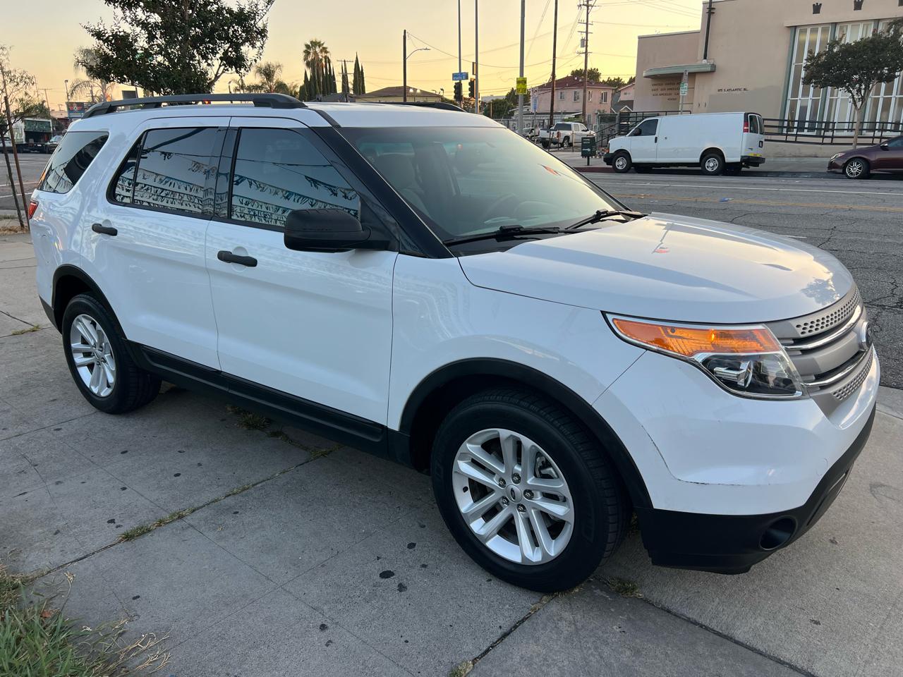 Ford Explorer Base FWD 2015