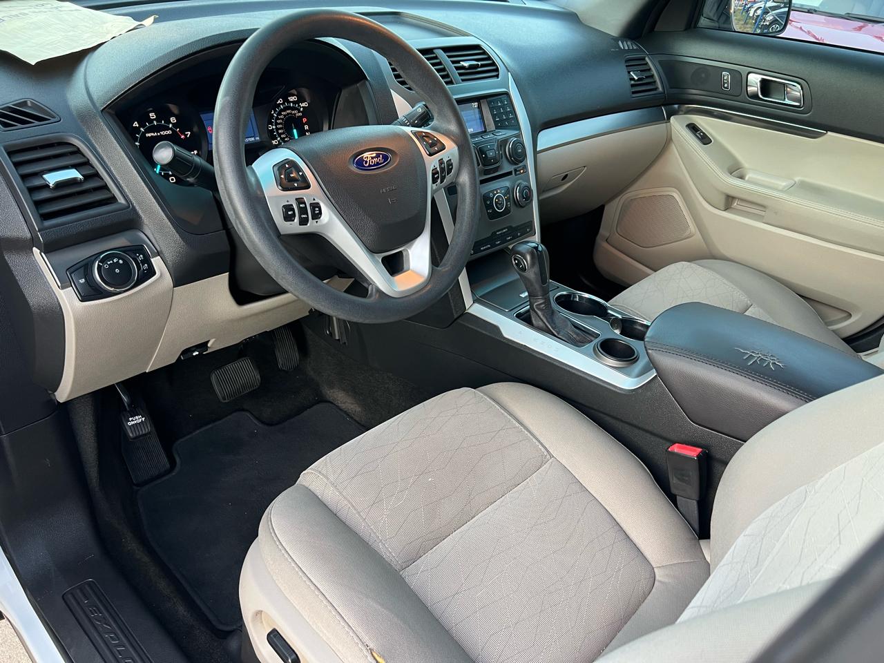 Ford Explorer Base FWD 2015