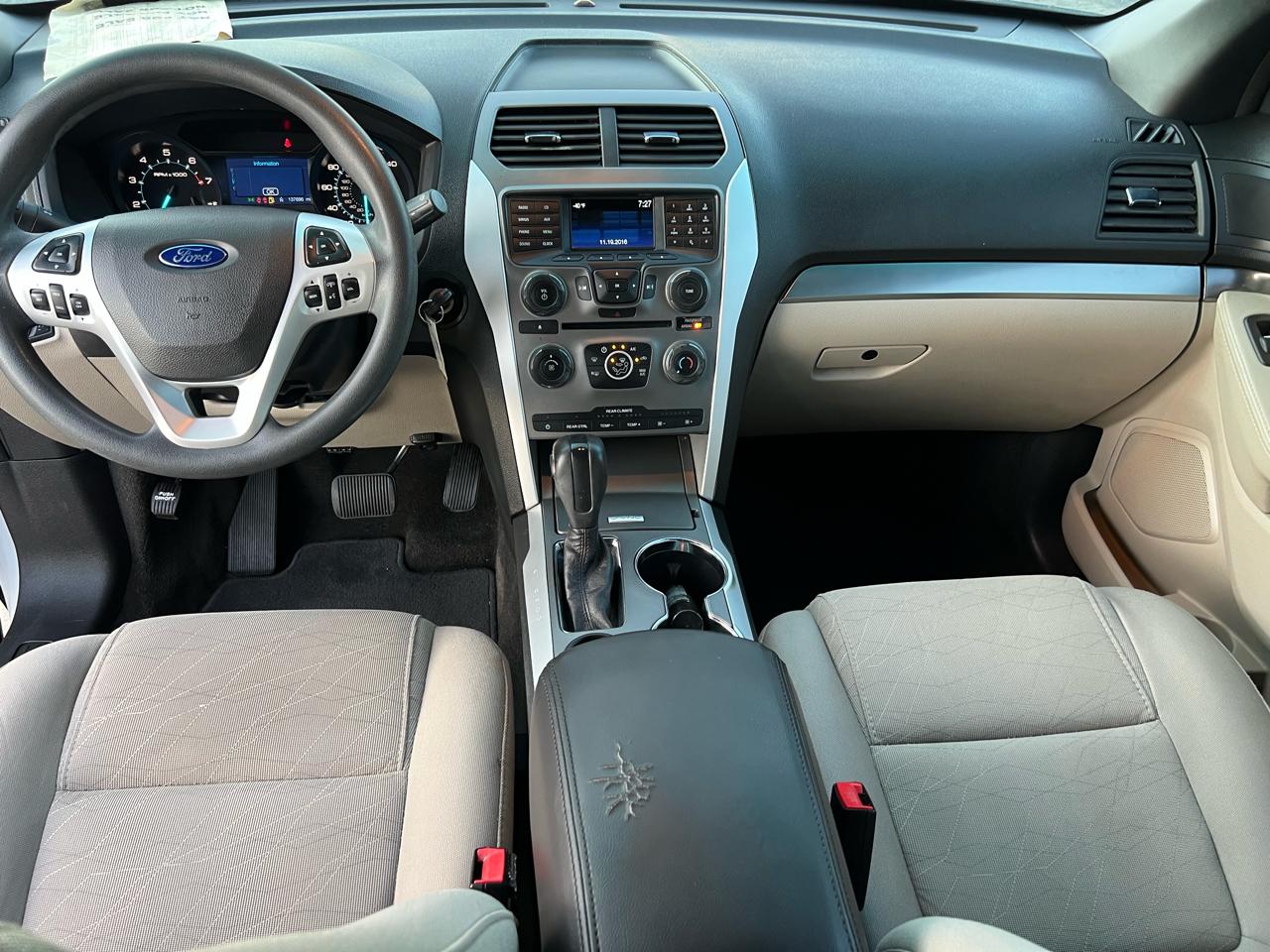 Ford Explorer Base FWD 2015