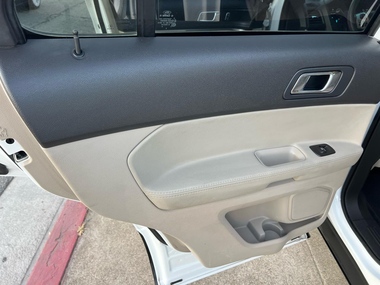 Ford Explorer Base FWD 2015