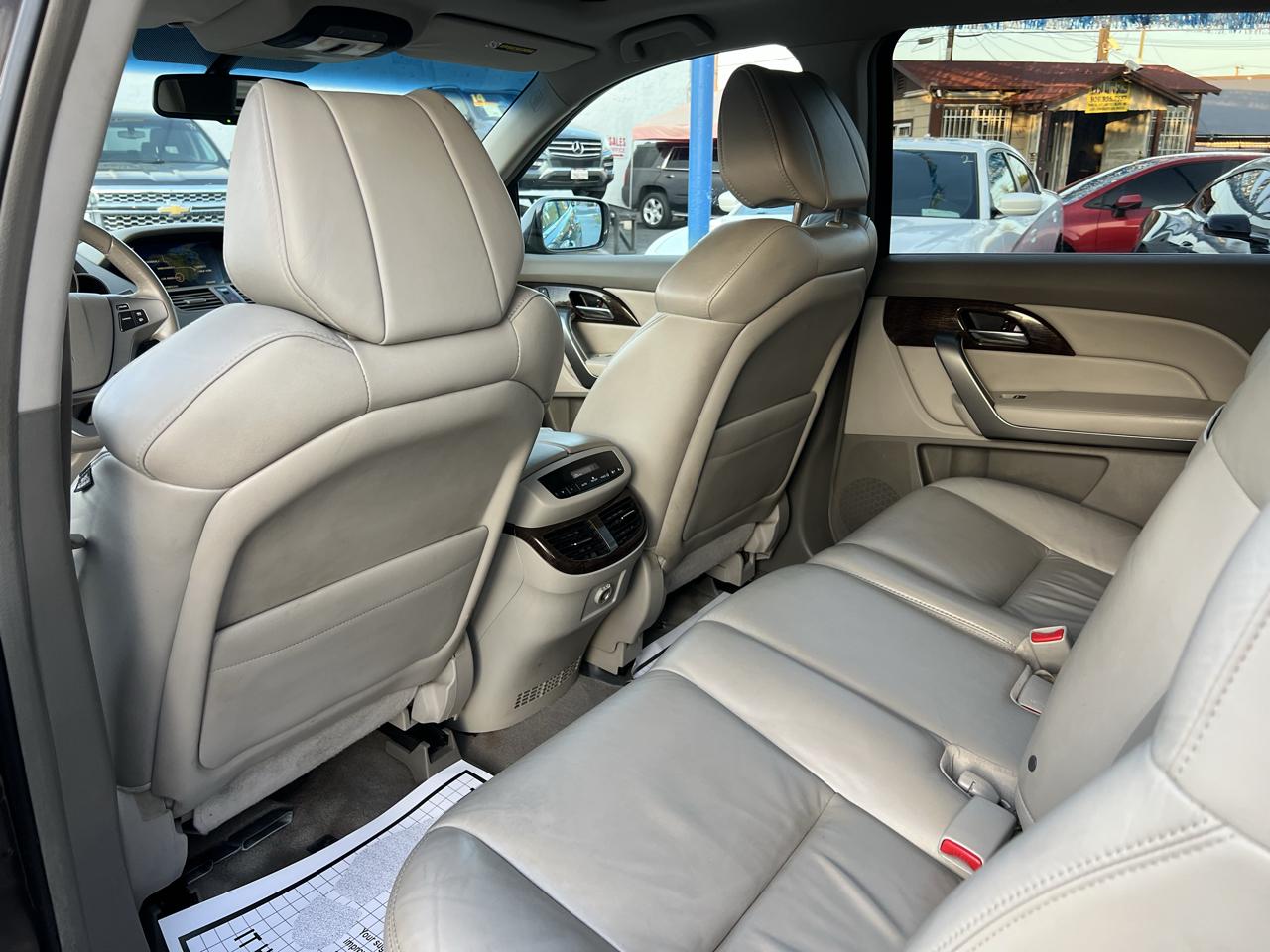 Acura MDX 6-Spd AT w/Tech Package 2011