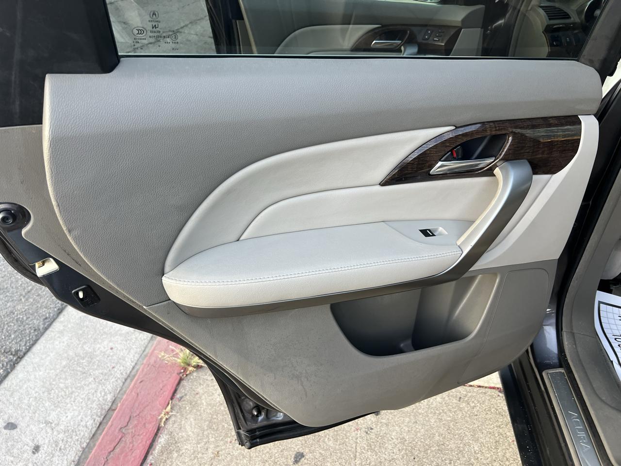 Acura MDX 6-Spd AT w/Tech Package 2011