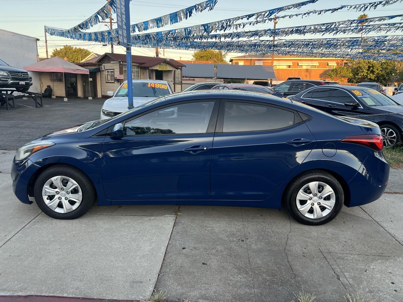 Hyundai Elantra SE 6AT 2016