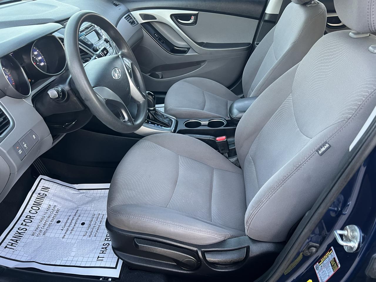 Hyundai Elantra SE 6AT 2016