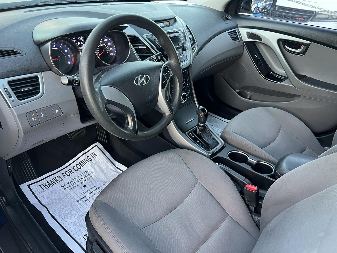 Hyundai Elantra SE 6AT 2016