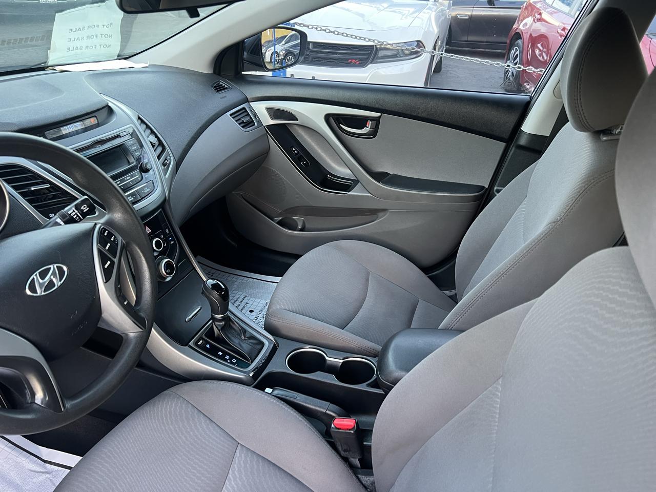 Hyundai Elantra SE 6AT 2016