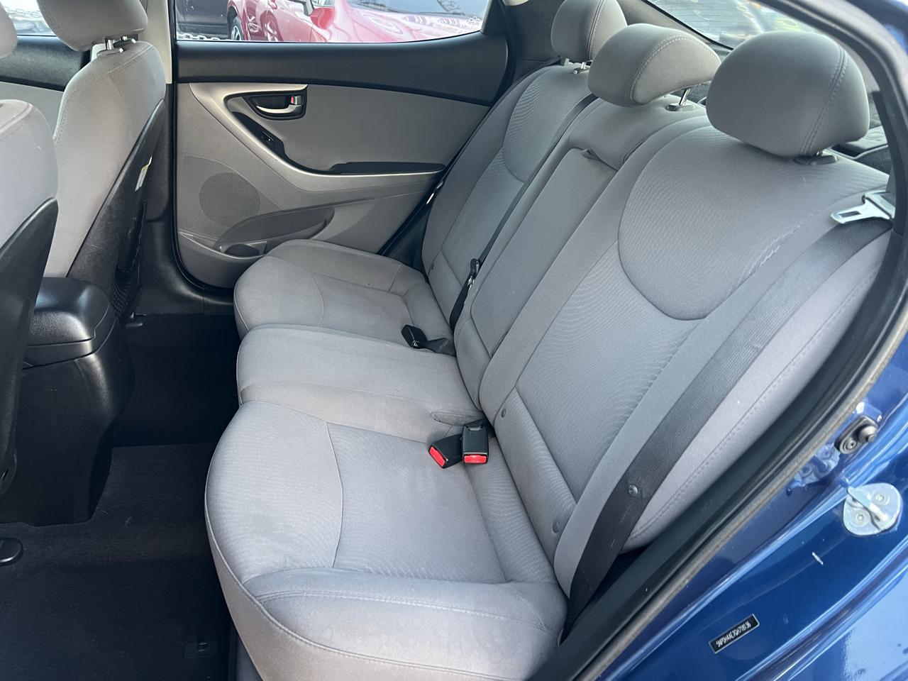 Hyundai Elantra SE 6AT 2016