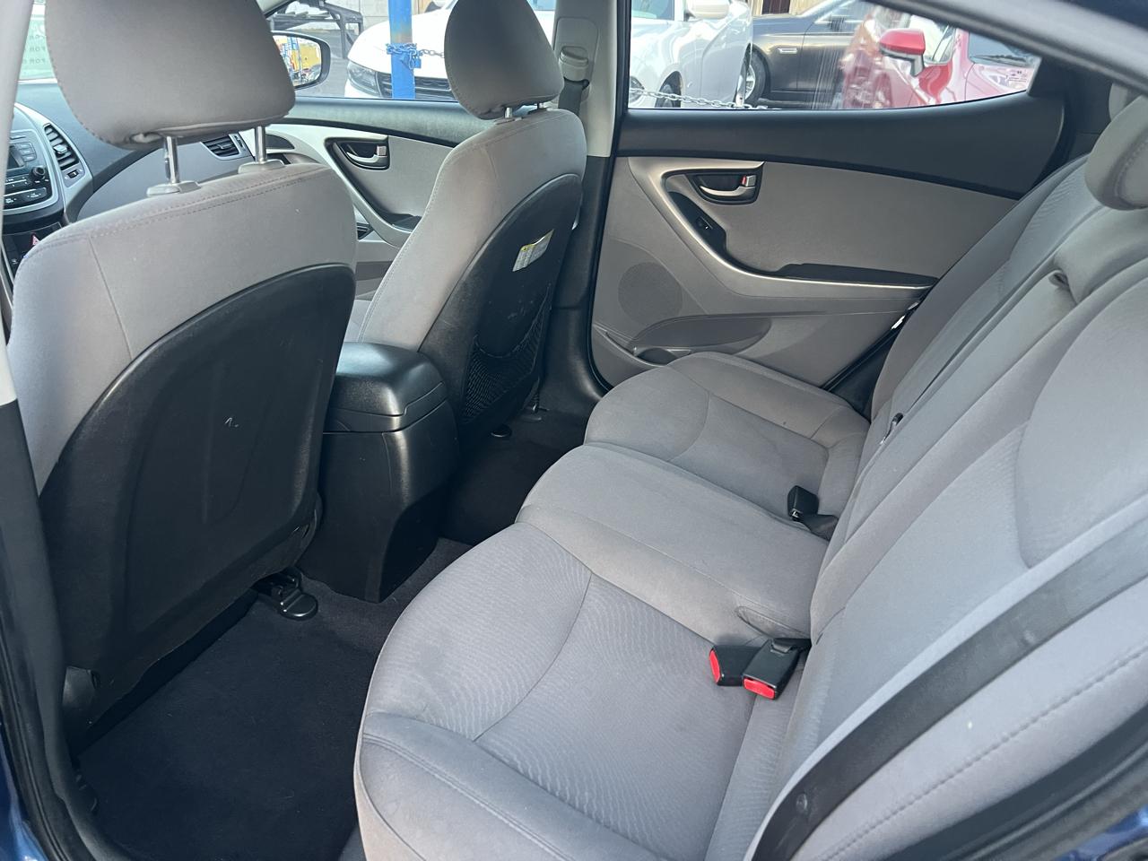 Hyundai Elantra SE 6AT 2016