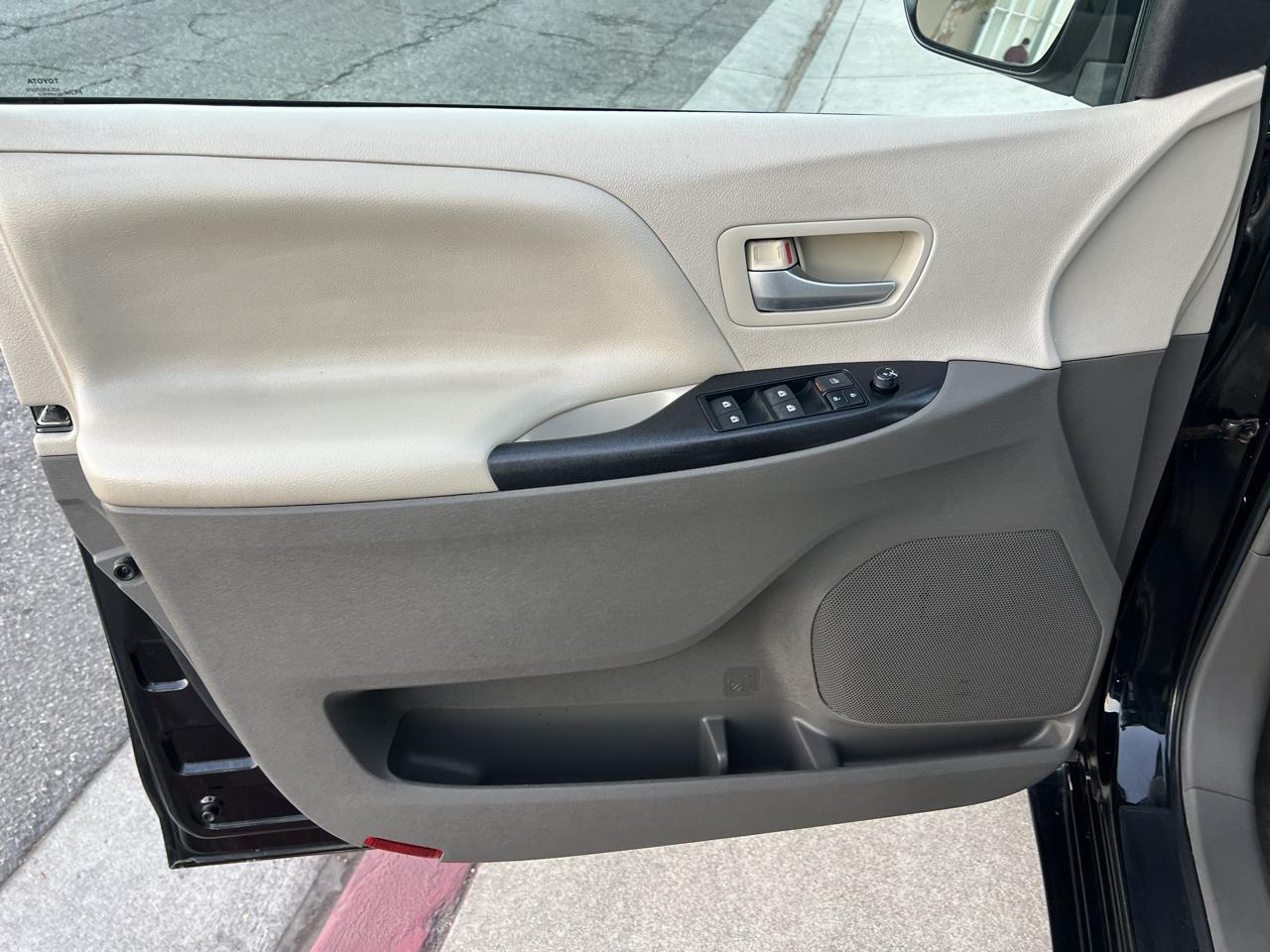 Toyota Sienna LE FWD 8-Passenger V6 2015