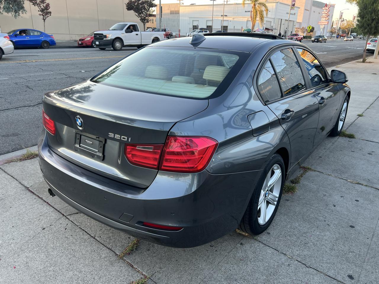BMW 3-Series 320i Sedan 2013