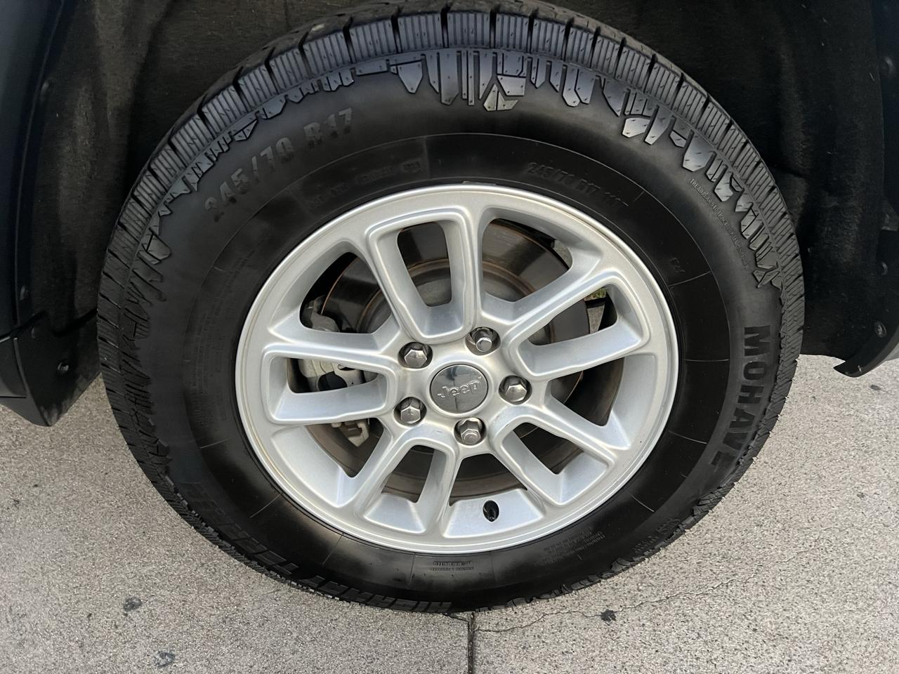 Jeep Grand Cherokee Laredo 2WD 2018