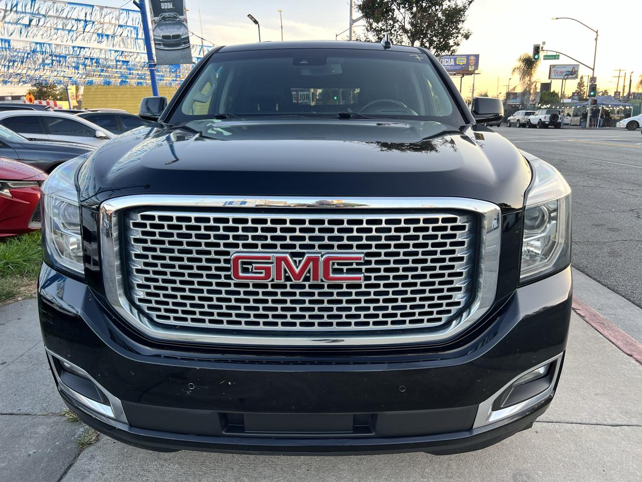 GMC Yukon Denali 4WD 2017