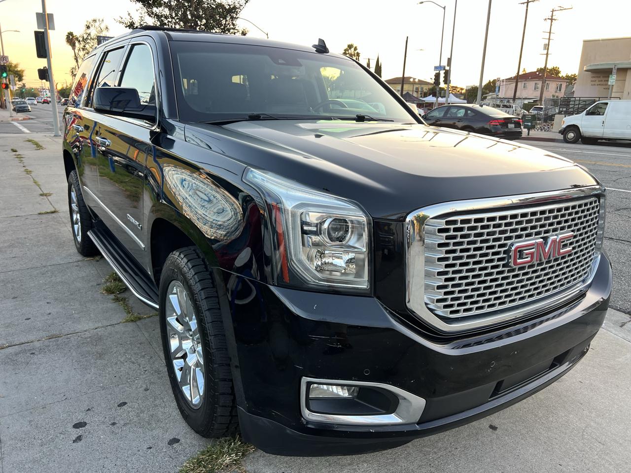 GMC Yukon Denali 4WD 2017