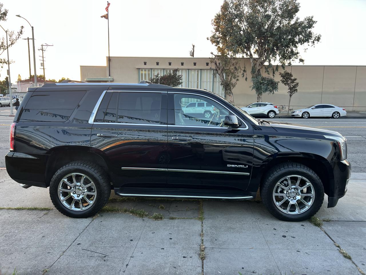 GMC Yukon Denali 4WD 2017