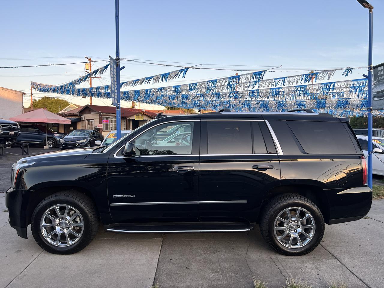 GMC Yukon Denali 4WD 2017