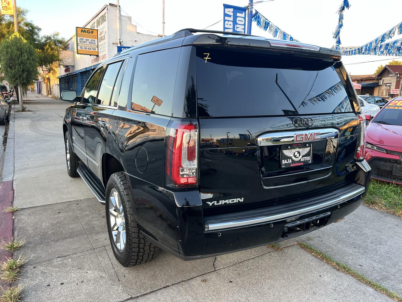 GMC Yukon Denali 4WD 2017