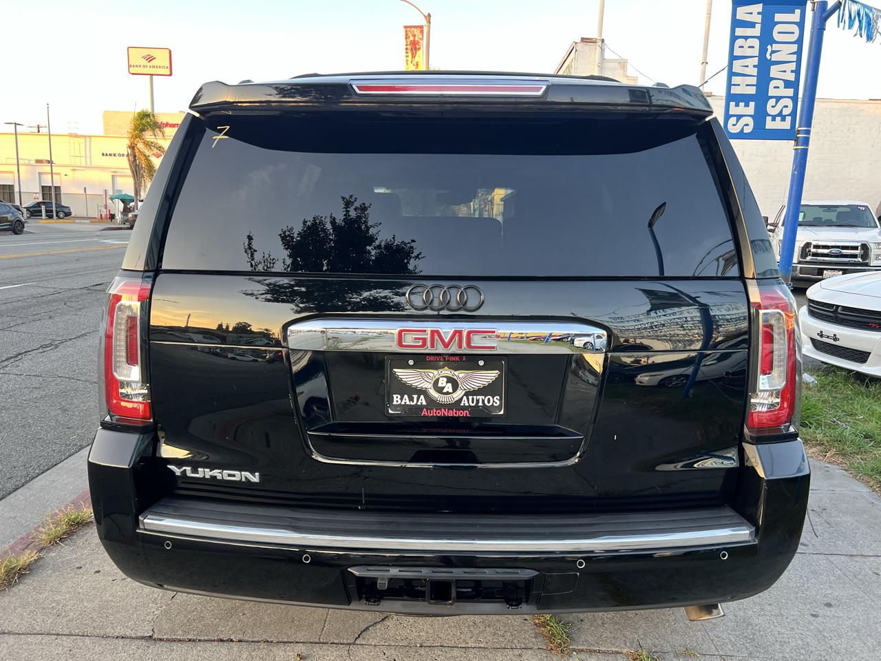 GMC Yukon Denali 4WD 2017