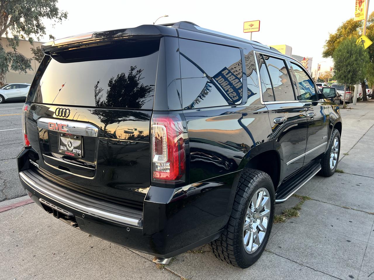 GMC Yukon Denali 4WD 2017
