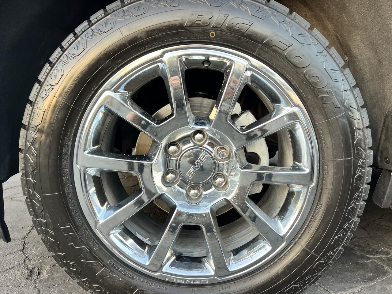 GMC Yukon Denali 4WD 2017