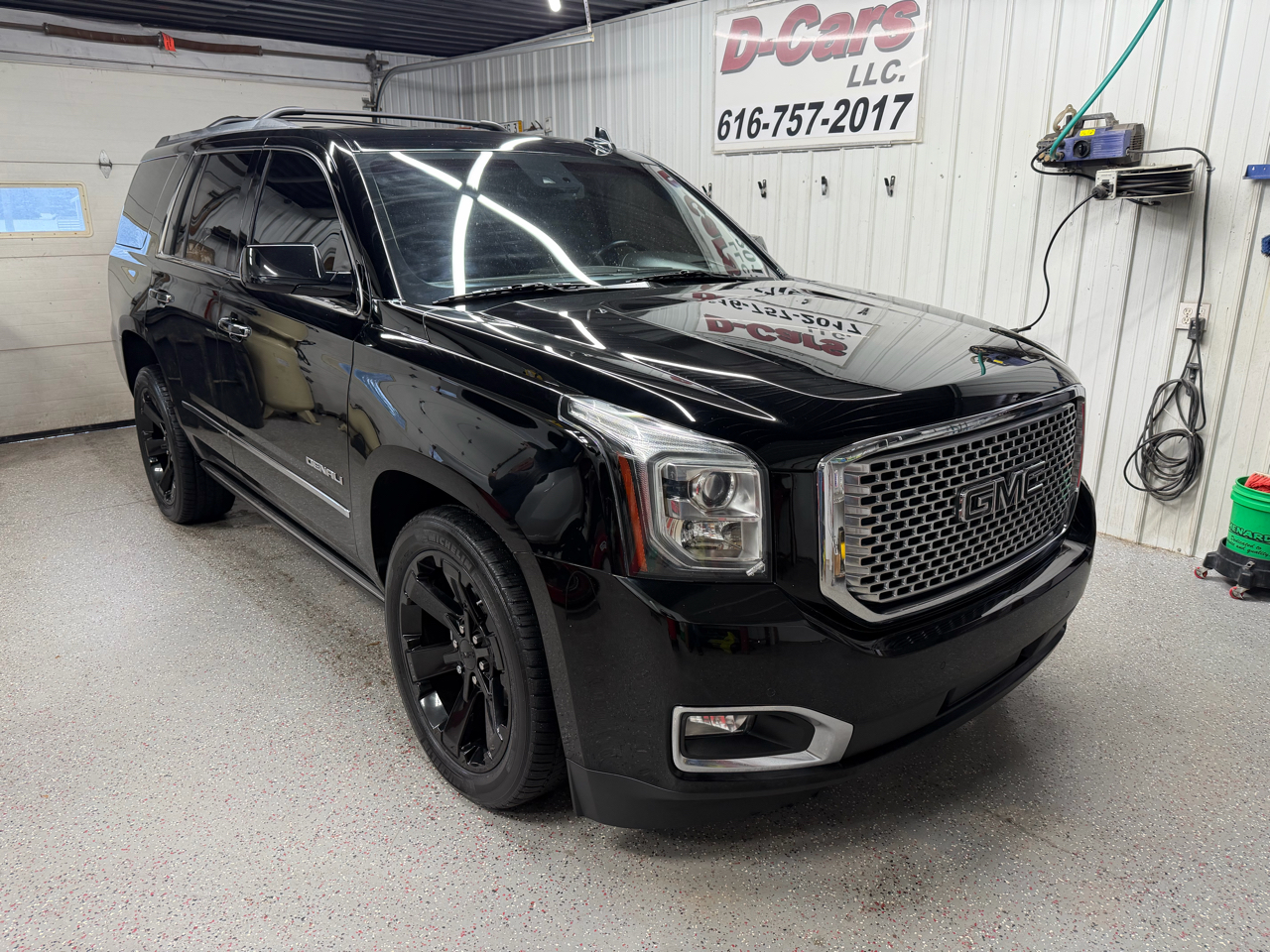 GMC Yukon Denali 4WD 2017