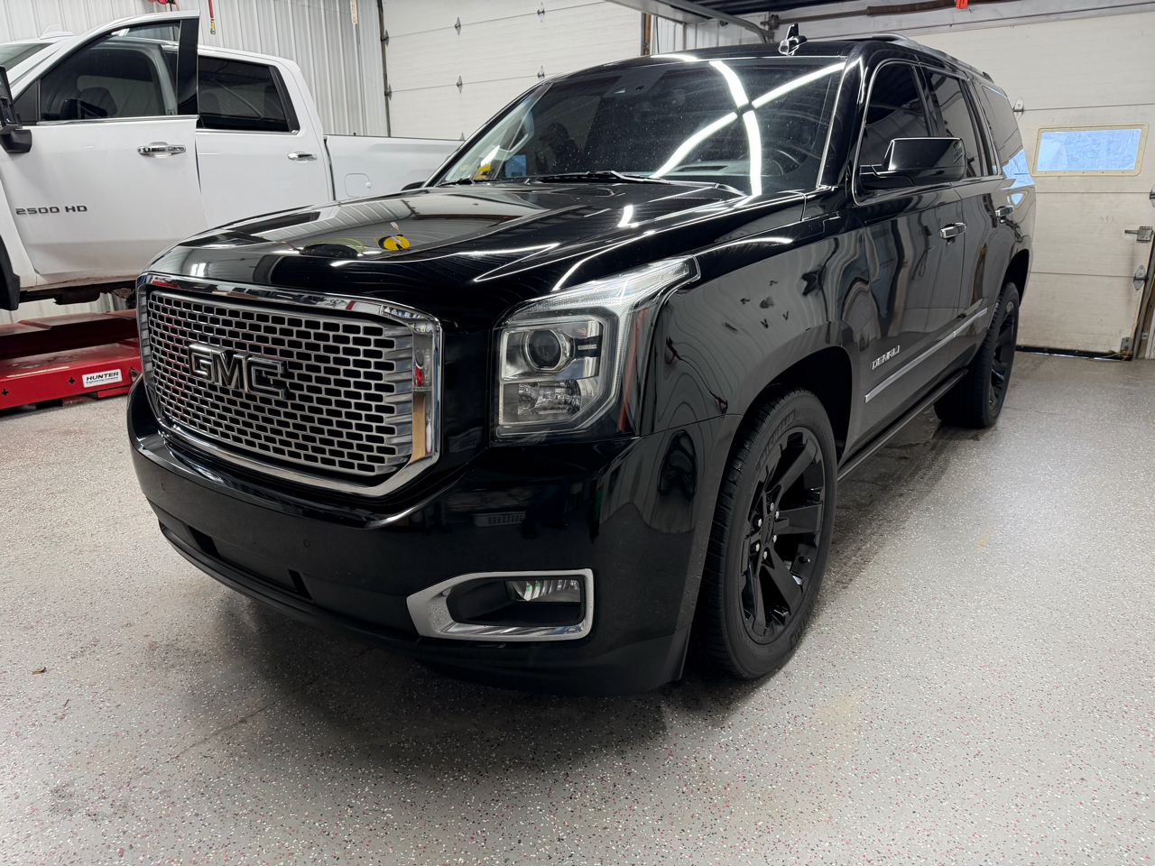 GMC Yukon Denali 4WD 2017