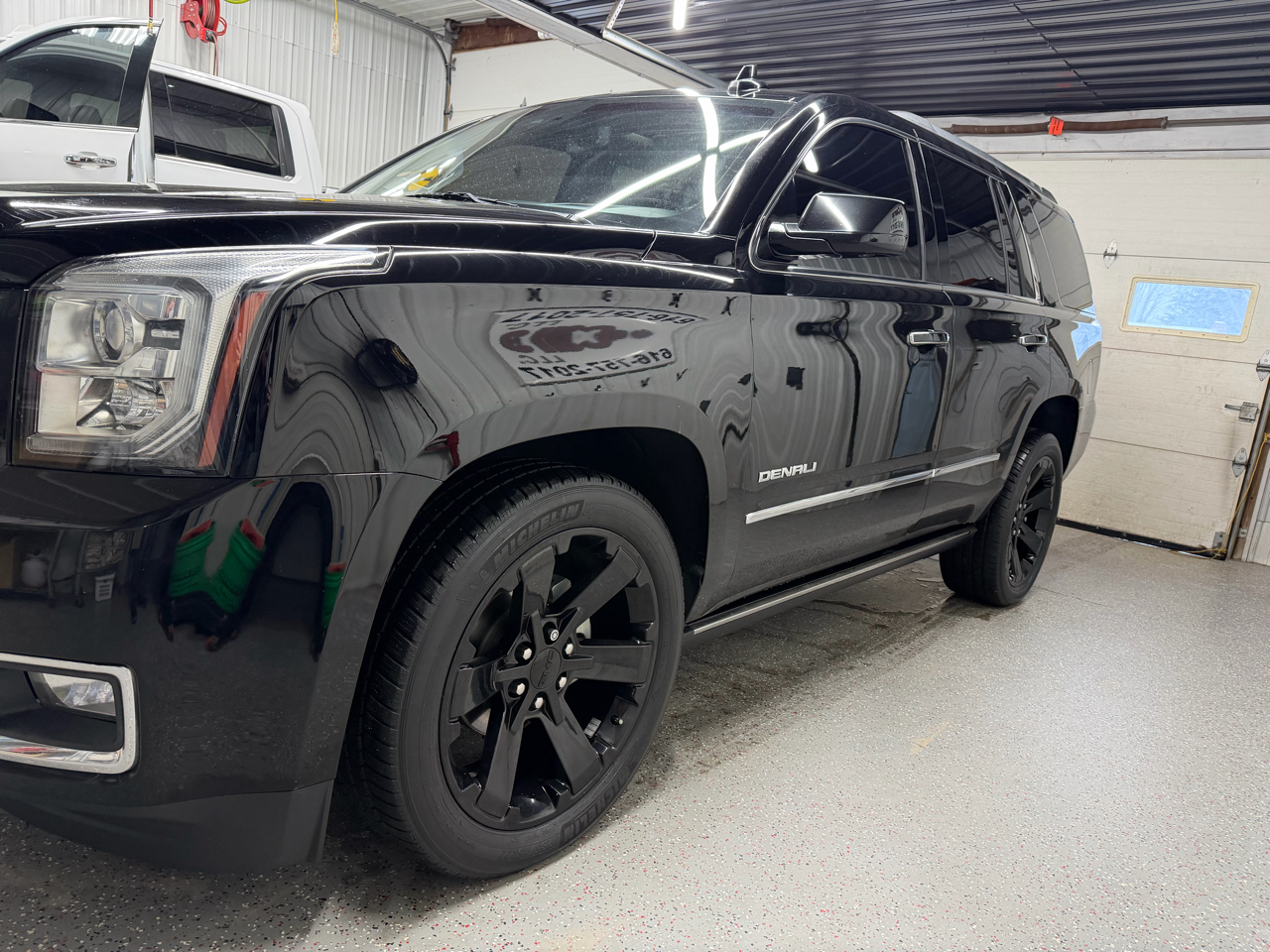 GMC Yukon Denali 4WD 2017