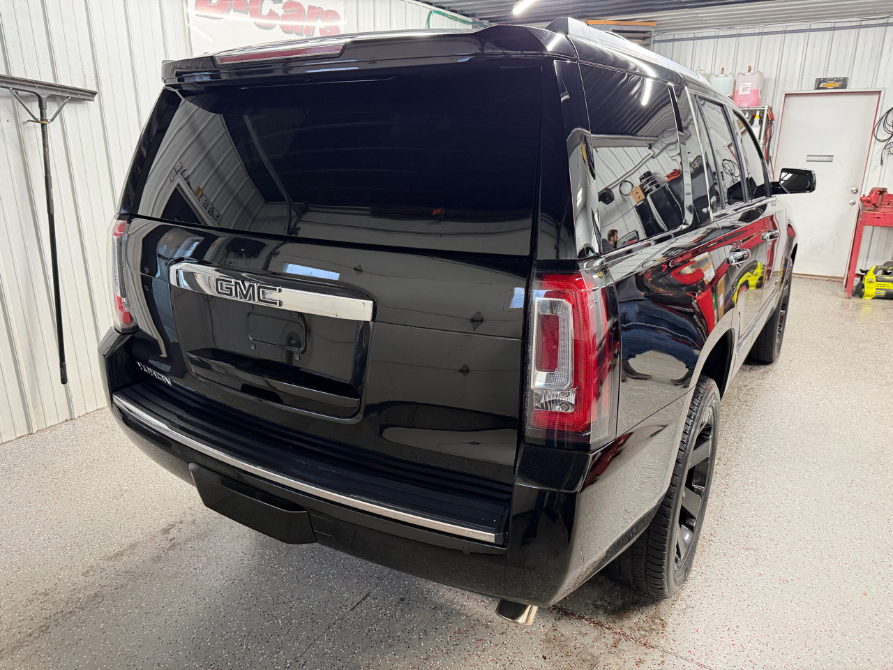 GMC Yukon Denali 4WD 2017