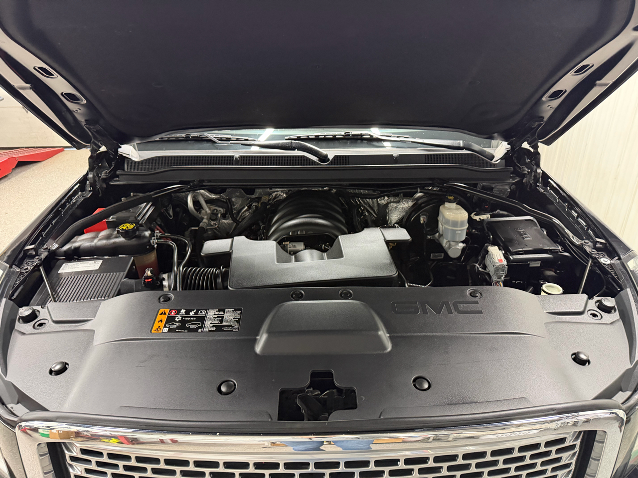 GMC Yukon Denali 4WD 2017