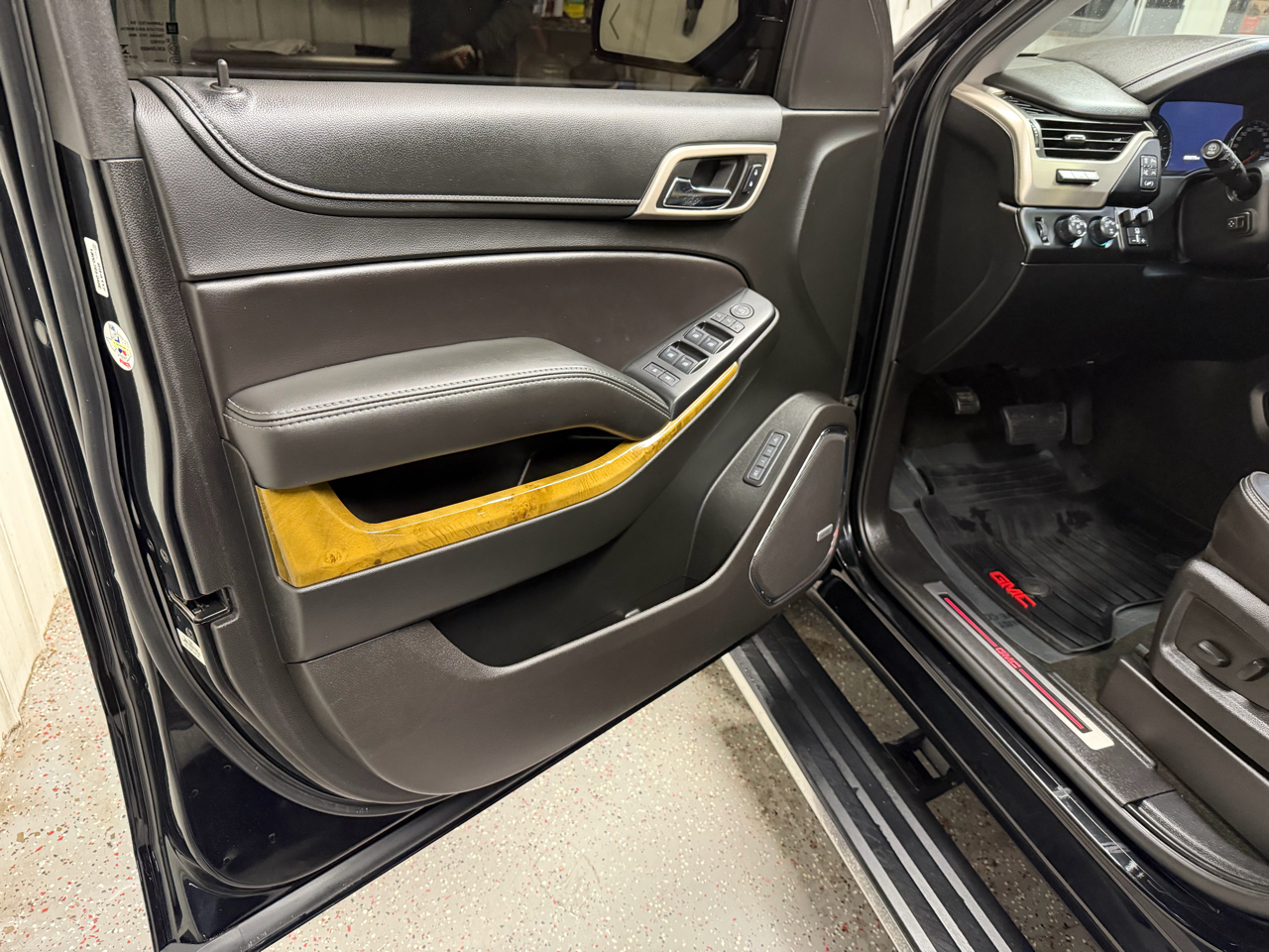 GMC Yukon Denali 4WD 2017