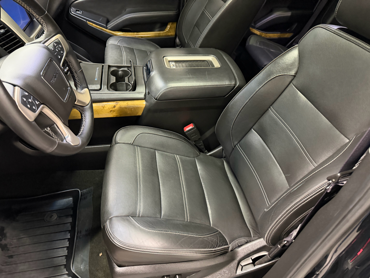 GMC Yukon Denali 4WD 2017