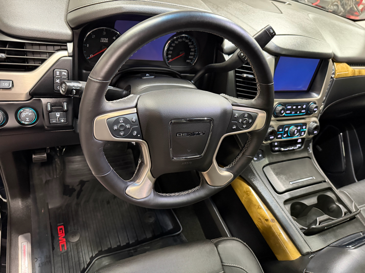 GMC Yukon Denali 4WD 2017