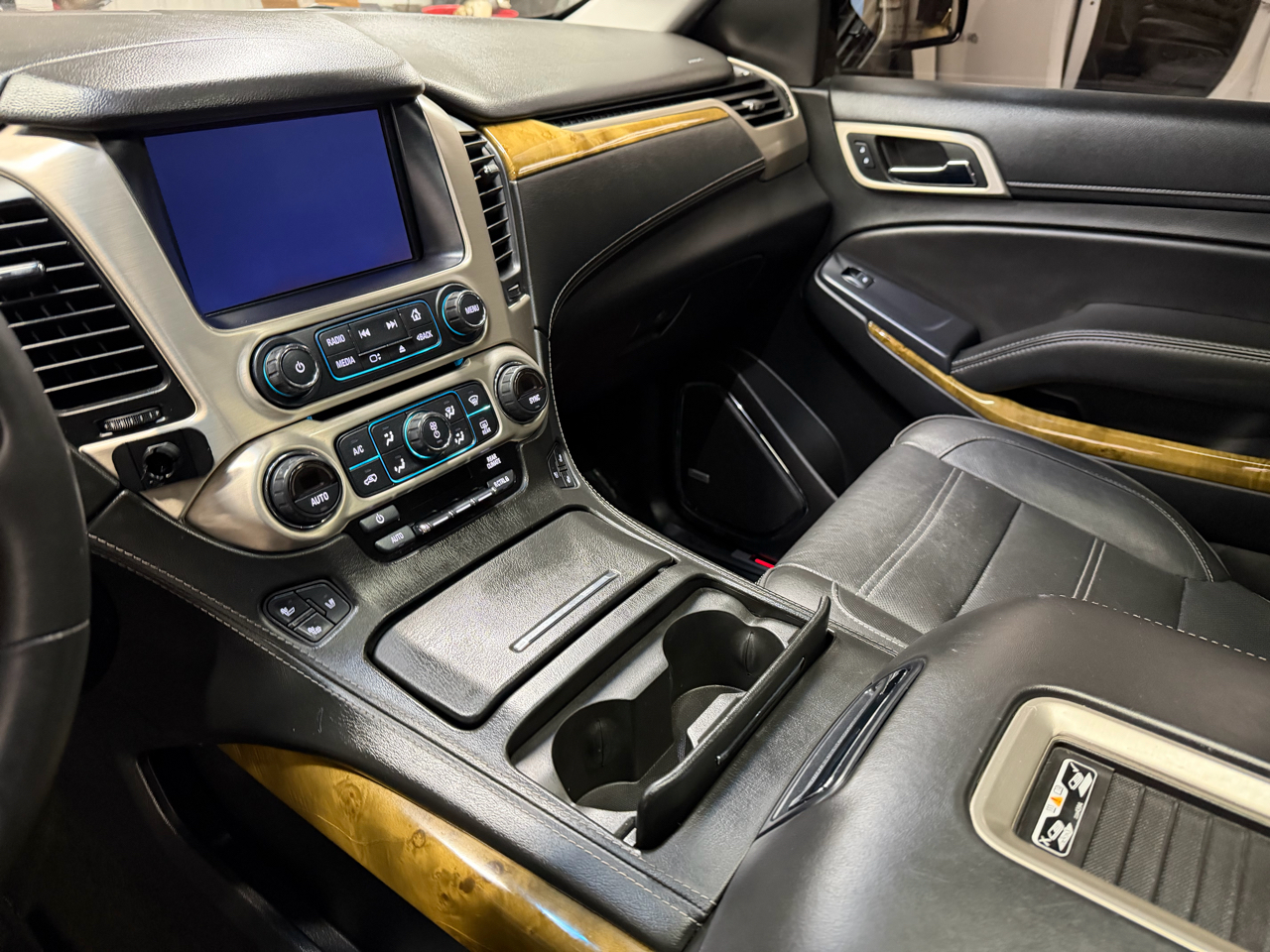 GMC Yukon Denali 4WD 2017