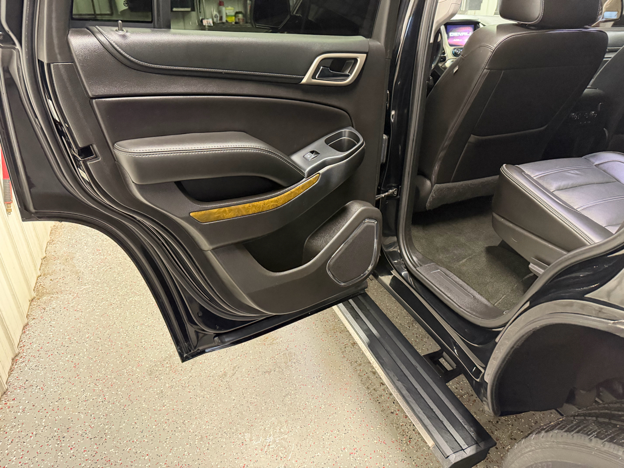 GMC Yukon Denali 4WD 2017