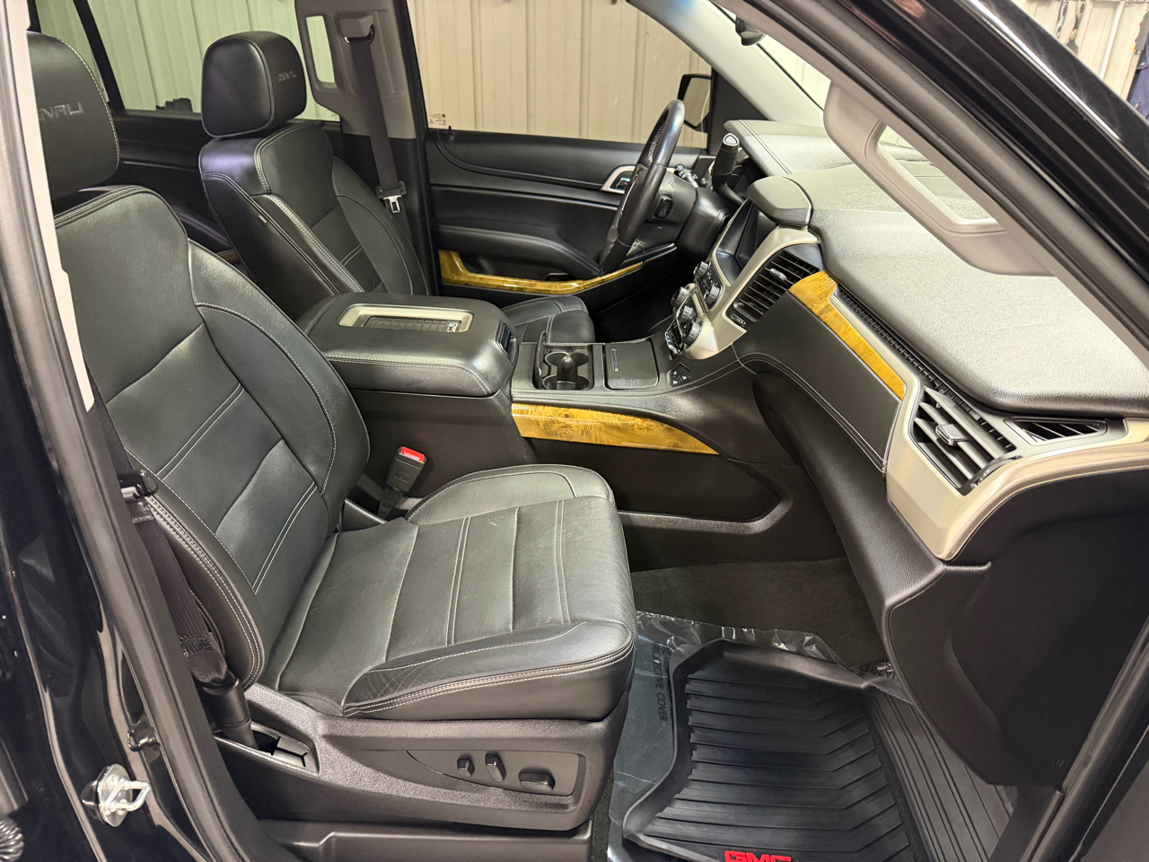 GMC Yukon Denali 4WD 2017