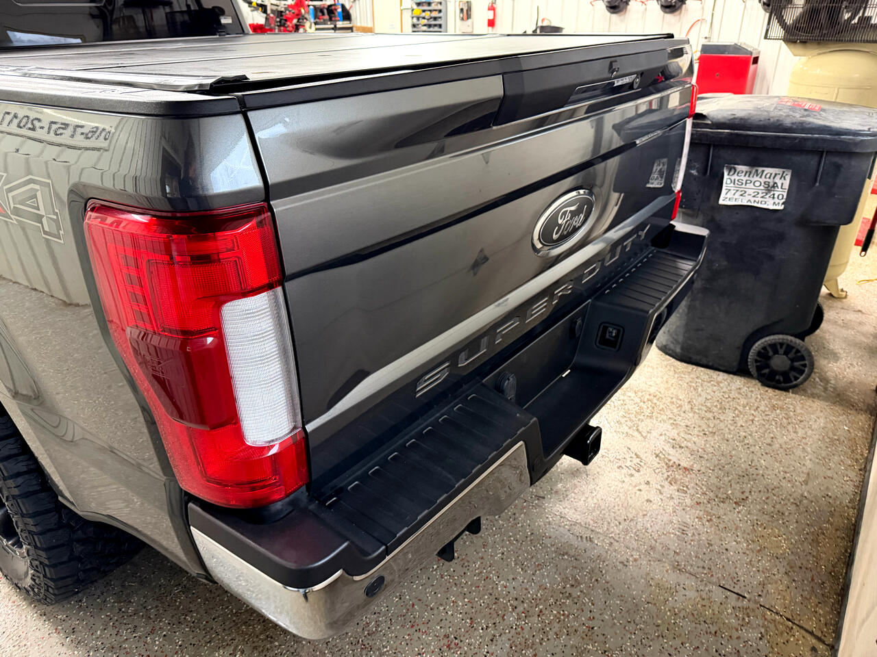 Ford F-250 SD Lariat Crew Cab Short Bed 4WD 2018