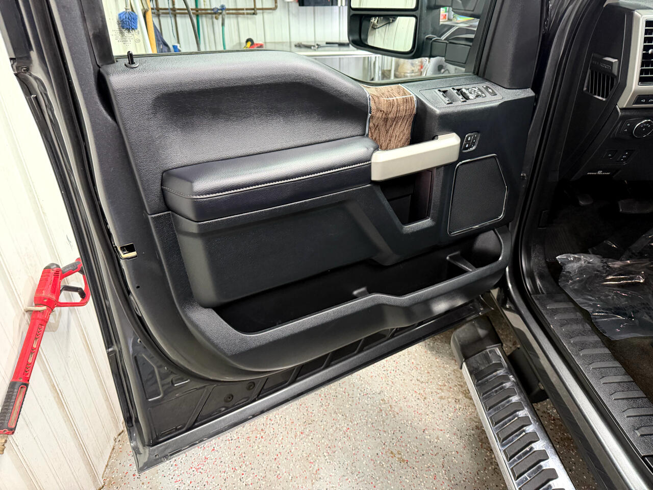 Ford F-250 SD Lariat Crew Cab Short Bed 4WD 2018