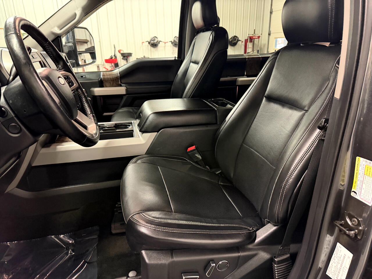 Ford F-250 SD Lariat Crew Cab Short Bed 4WD 2018