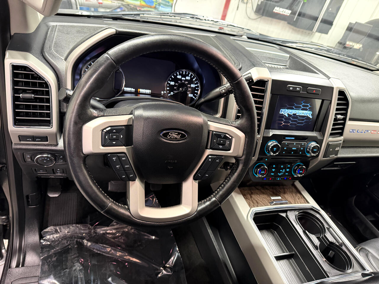 Ford F-250 SD Lariat Crew Cab Short Bed 4WD 2018