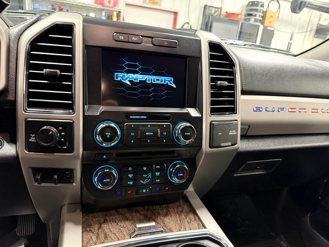 Ford F-250 SD Lariat Crew Cab Short Bed 4WD 2018