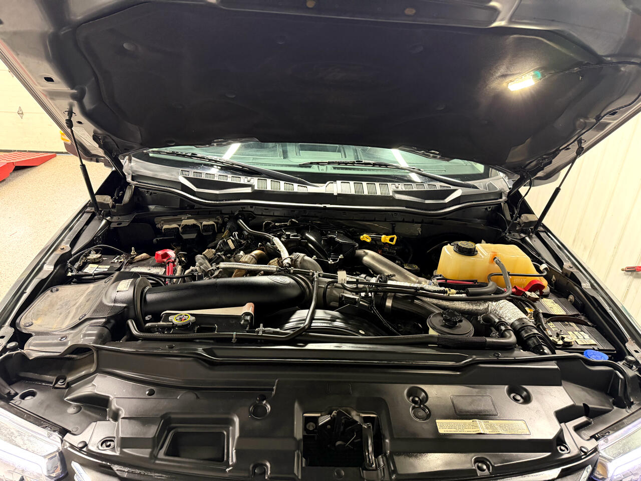 Ford F-250 SD Lariat Crew Cab Short Bed 4WD 2018